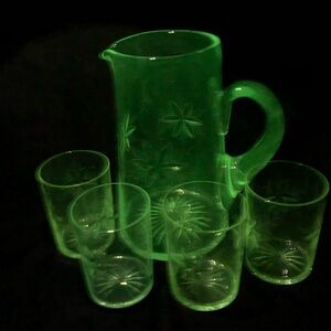 Vtg Manganese Glass Pitcher and Glass Set